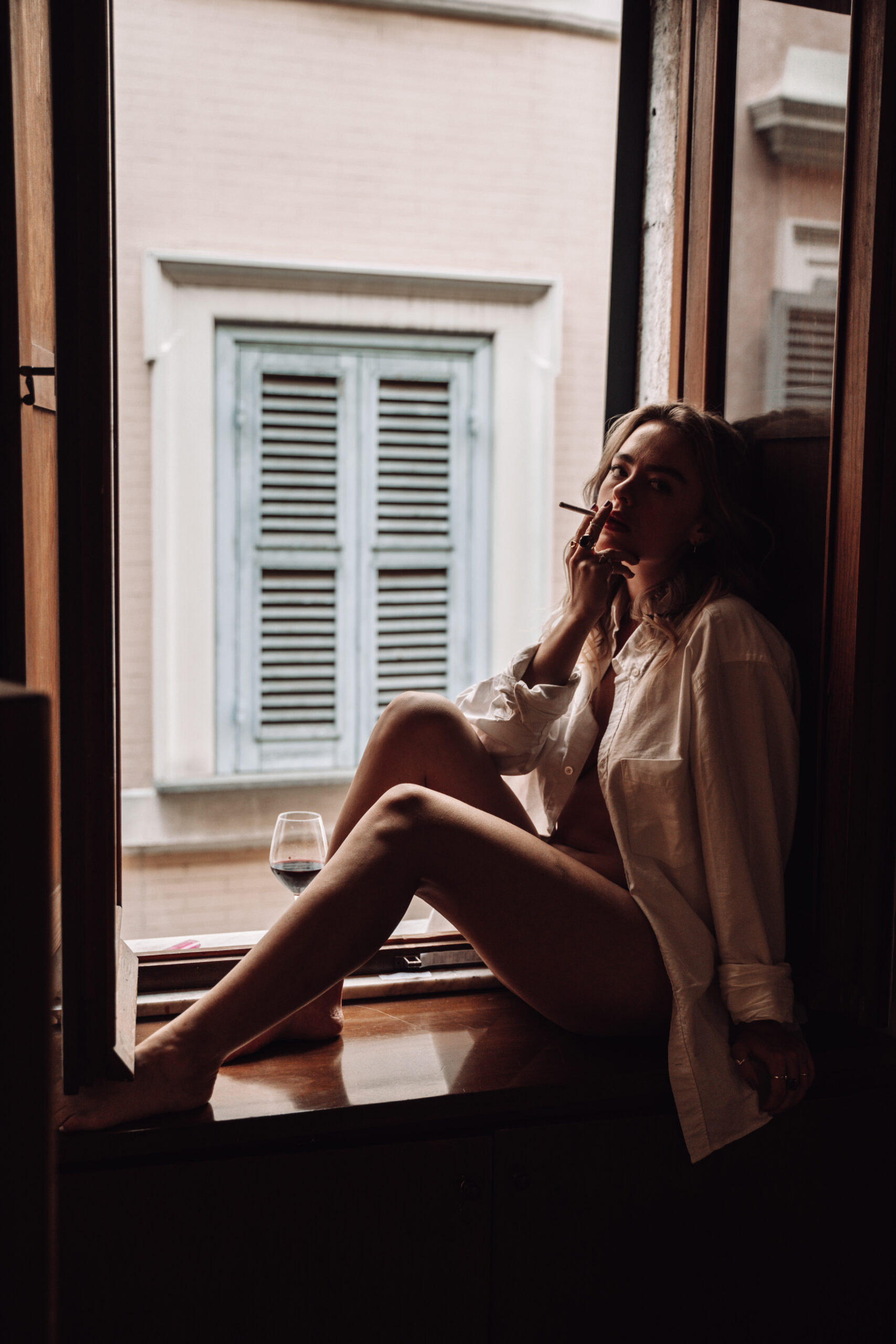 Sensual girl Alex with cigarettre